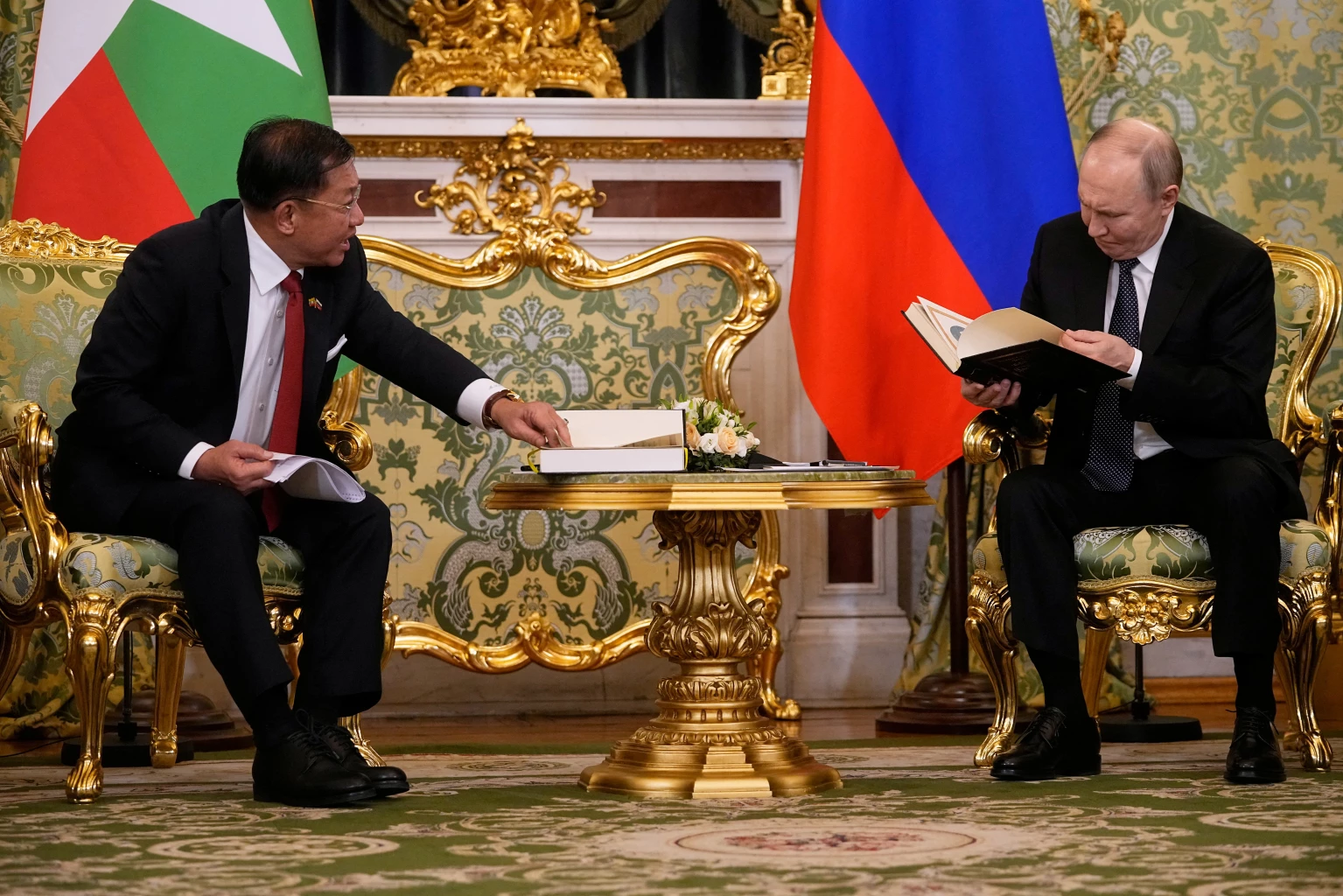 Kepala Junta  Myanmar Undang Vladimir Putin Kunjungi Myanmar